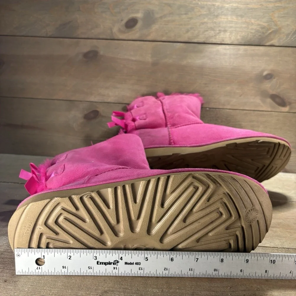 ugg bailey bow II kids youth size 6 shoes pink suede fur lined snow boots